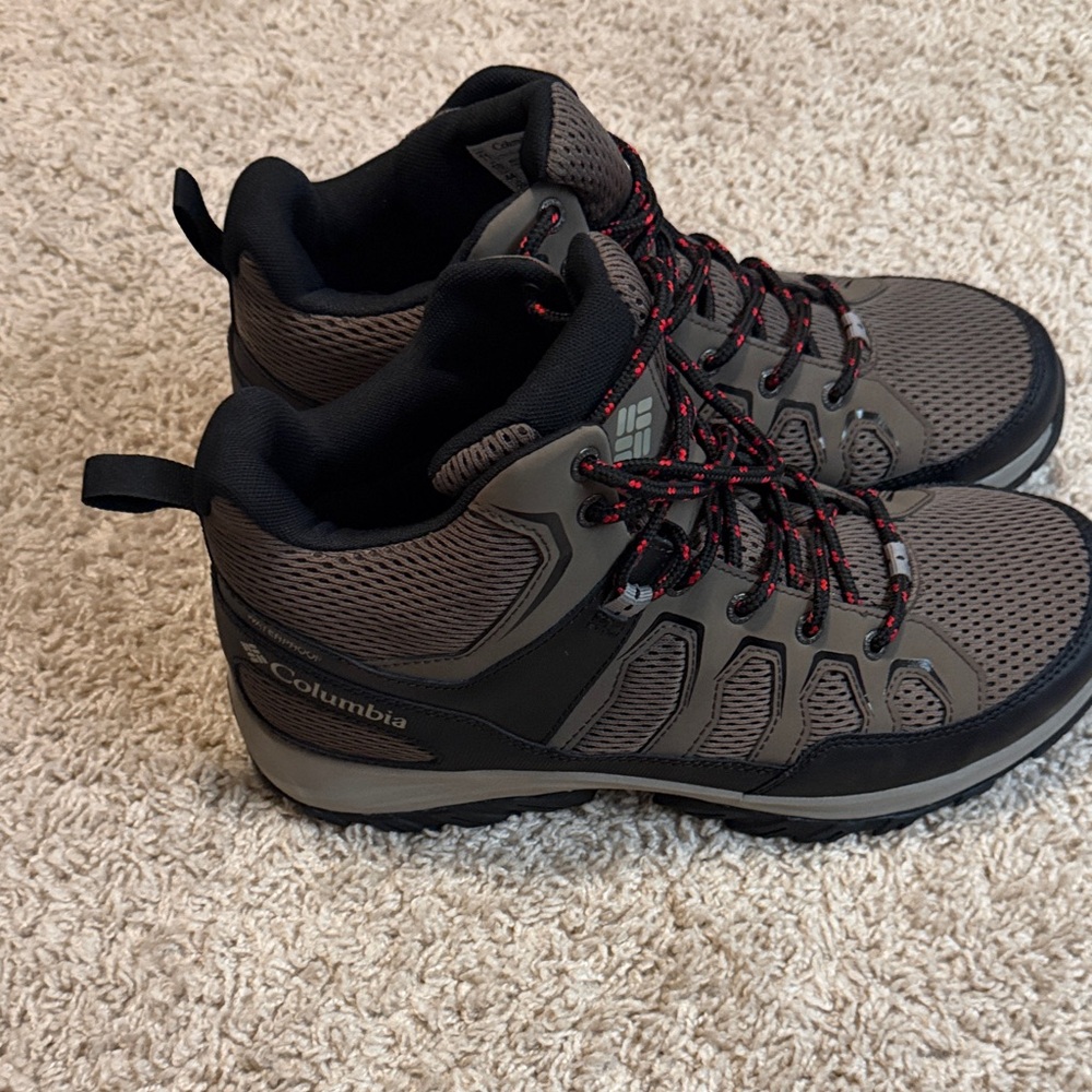 Columbia Men's Black and Gray Hiking Boots Size 11